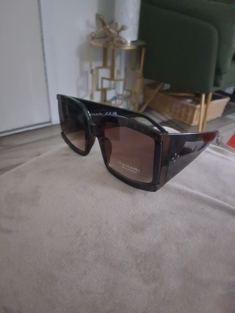 Tahari Women’s Brown Tortoise Sunglasses - Brown Lenses oversize